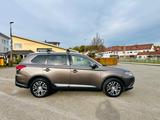 Mitsubishi Outlander Diamant Edition+ 4WD*AUTOM*NAVI*AHK* - Mitsubishi Gebrauchtwagen in Stuttgart