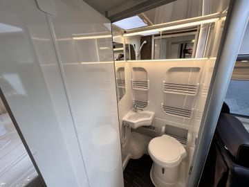 Westfalia Sven Hedin ACC LED AHK Markise Fußbodenheizung