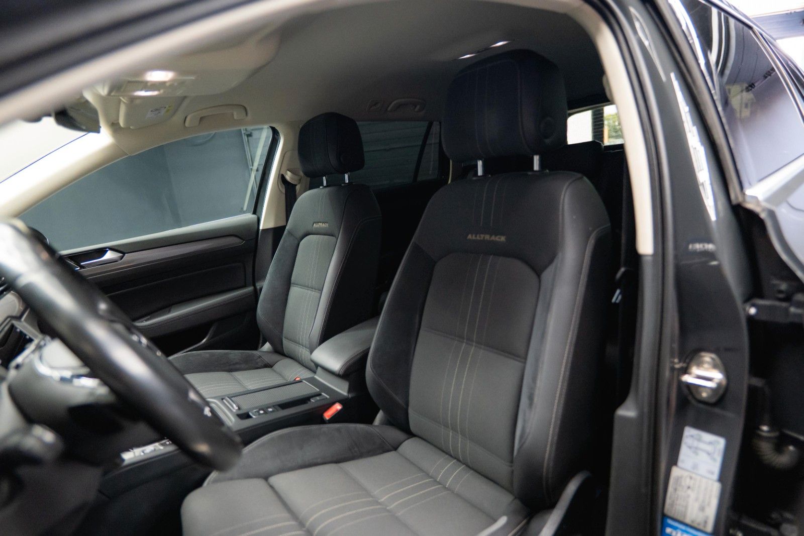 Fahrzeugabbildung Volkswagen Passat Alltrack 4Motion | Massage | LED | ACC