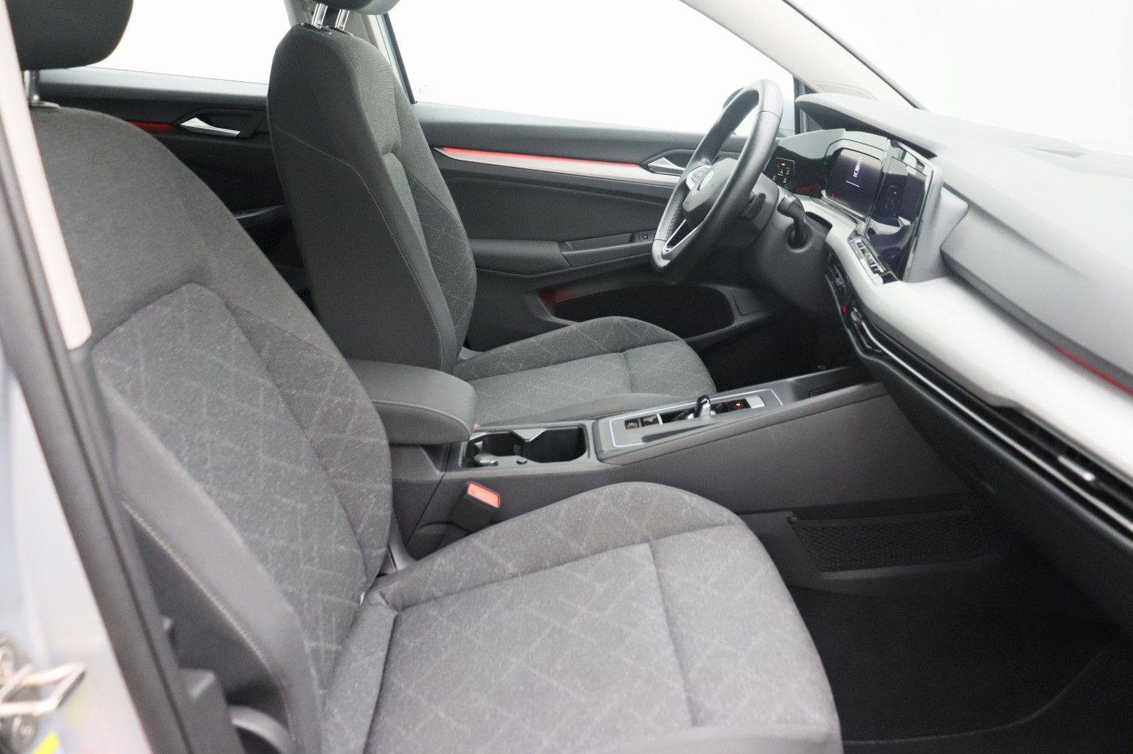 Fahrzeugabbildung Volkswagen Golf VIII Variant Life DSG Navi LED Virtual ACC