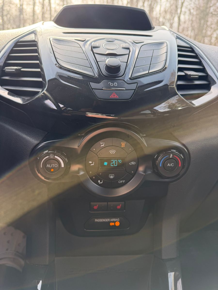 Fahrzeugabbildung Ford EcoSport Titanium 8fach Bereift ALUFelgen