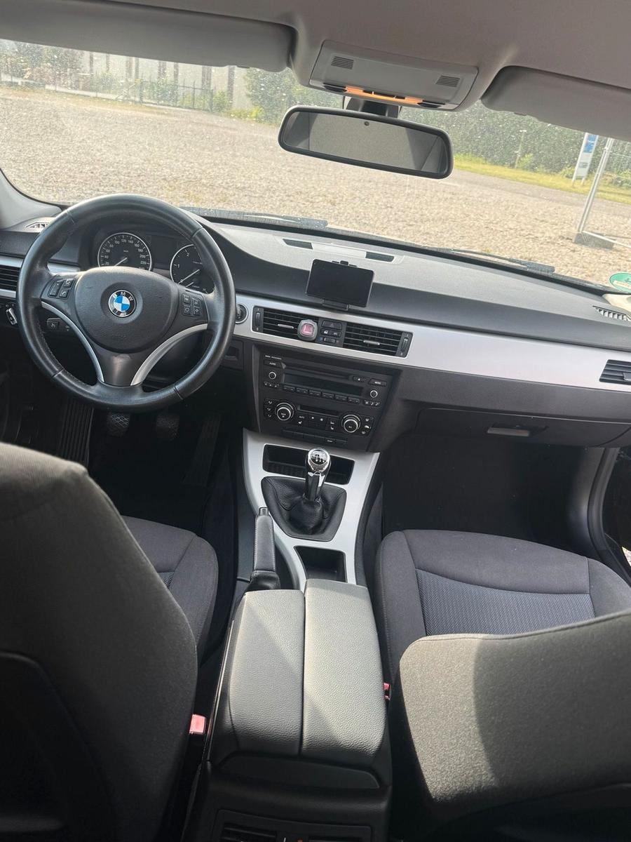 BMW 320 2011 — photo 11