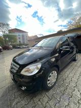 Mercedes-Benz B 160 BlueEFFICIENCY - - schwarze Mercedes-Benz B 160