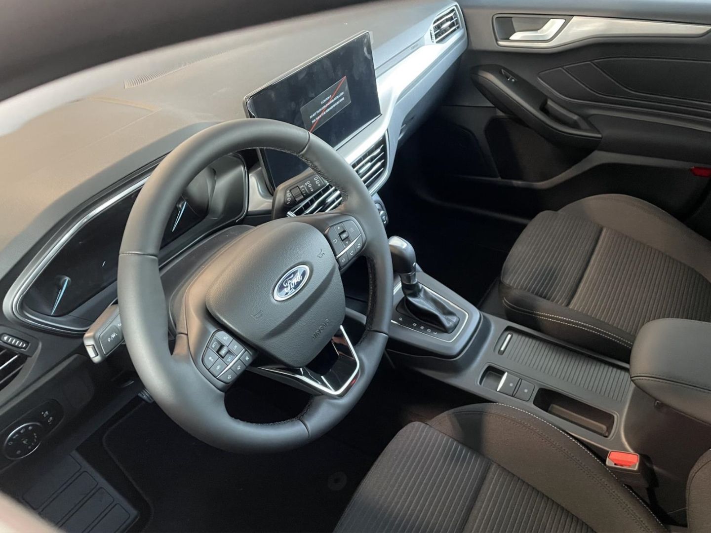 Fahrzeugabbildung Ford Focus Titanium X 1.0 EcoBoost Mild-Hybrid EU6e
