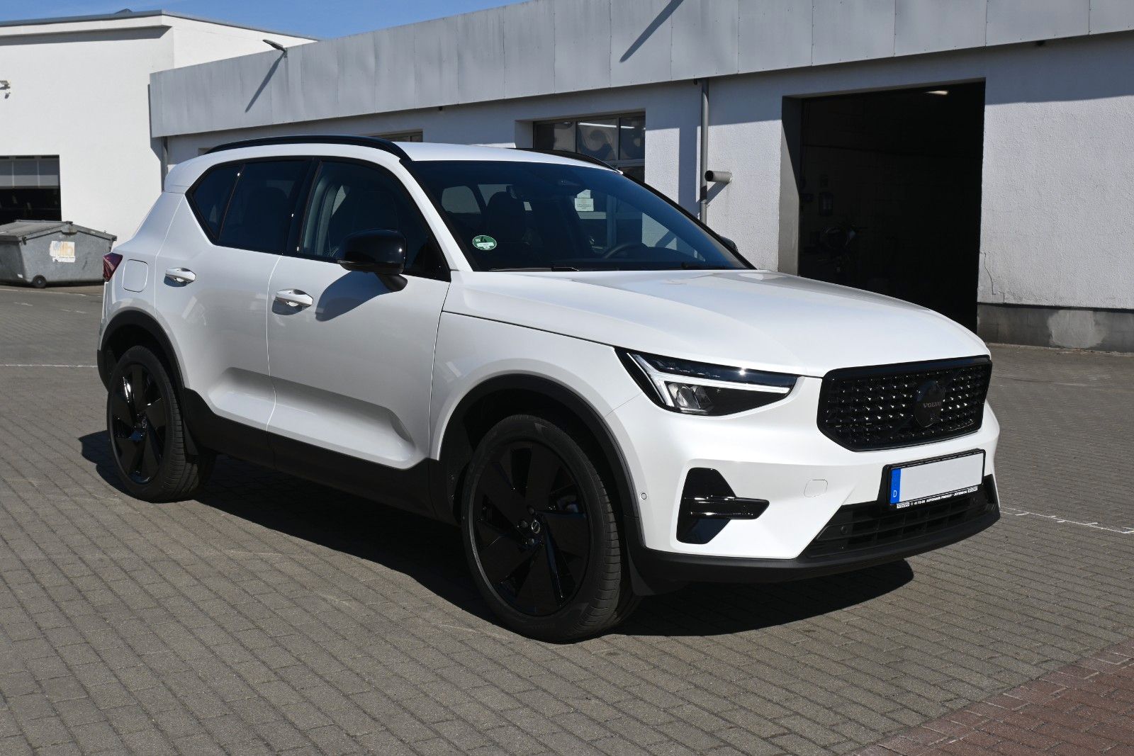 Fahrzeugabbildung Volvo XC40 B4 DKG Plus Black Edition*FSHZG*360°*ACC