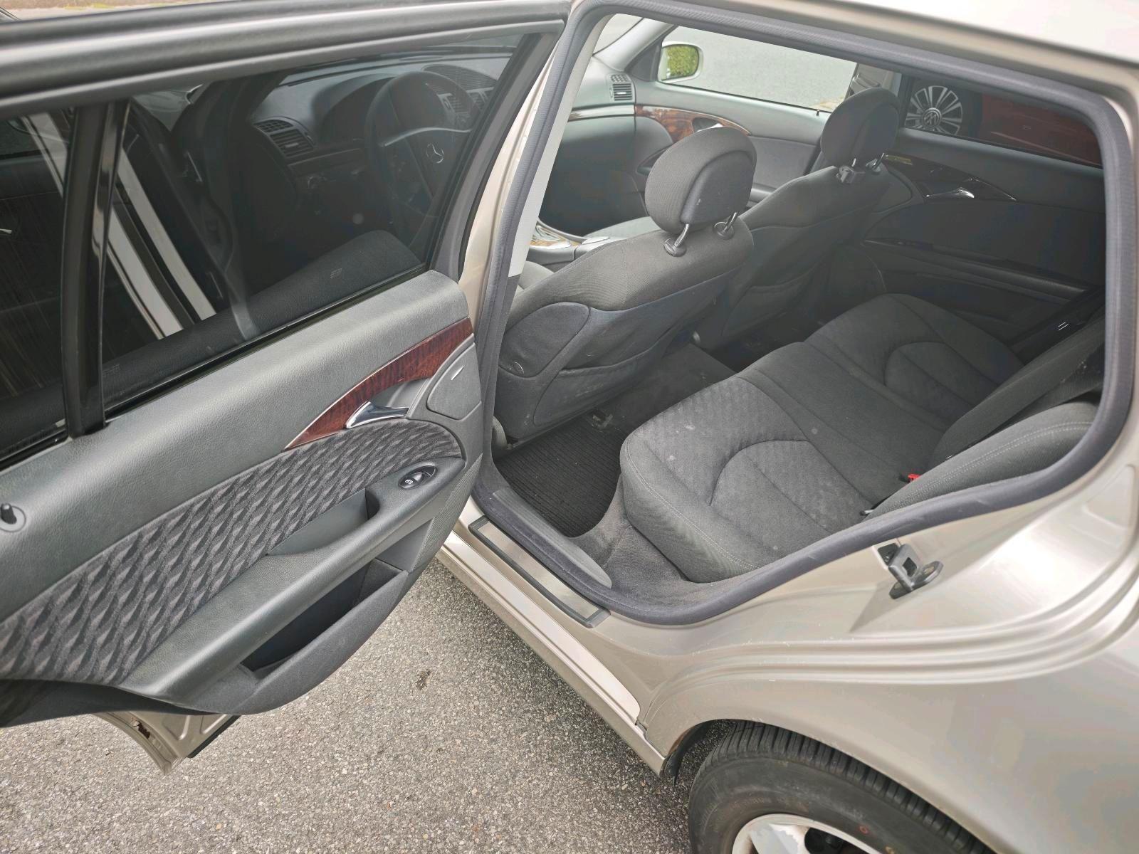 Mercedes-Benz E220 2004 — photo 14
