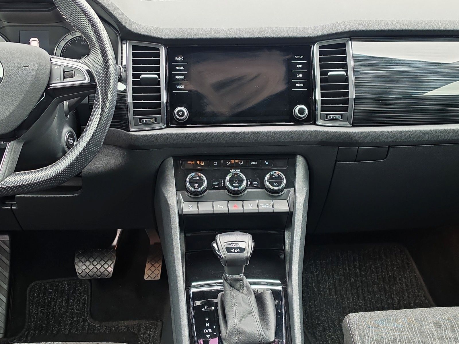 Fahrzeugabbildung SKODA Kodiaq Style 4x4 LED AHK CARPLAYER
