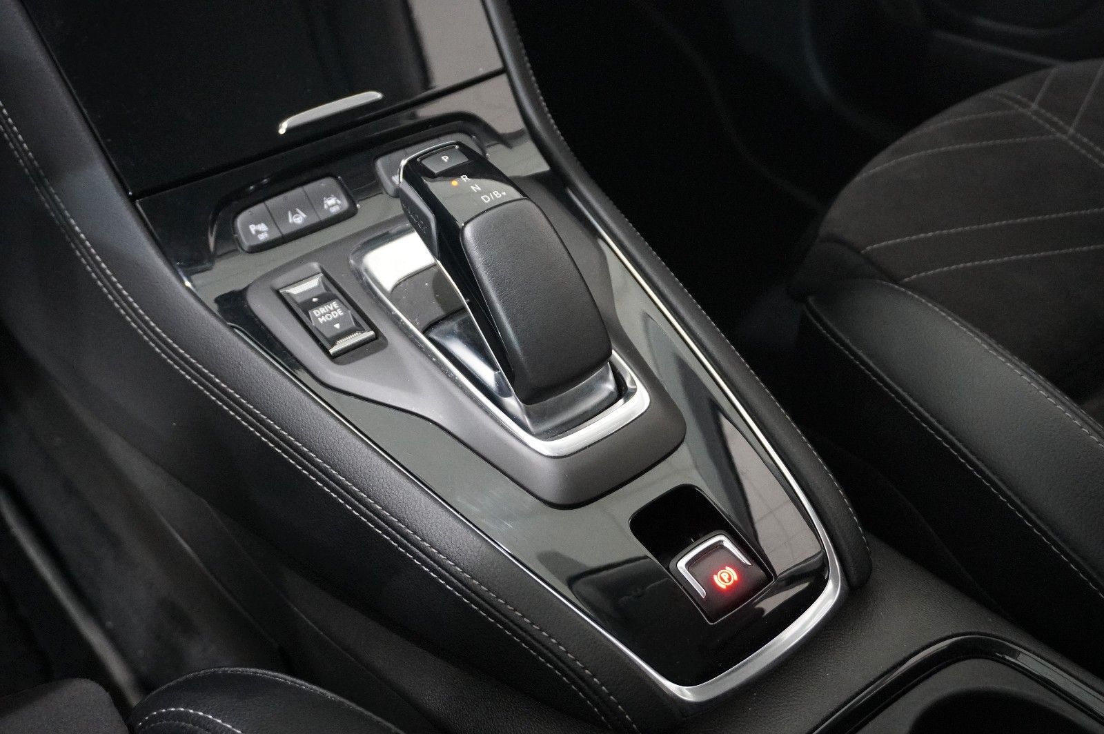 Fahrzeugabbildung Opel Grandland (X) ULTIMATE 4HYBRID NAVI/LED/SPORT/SH