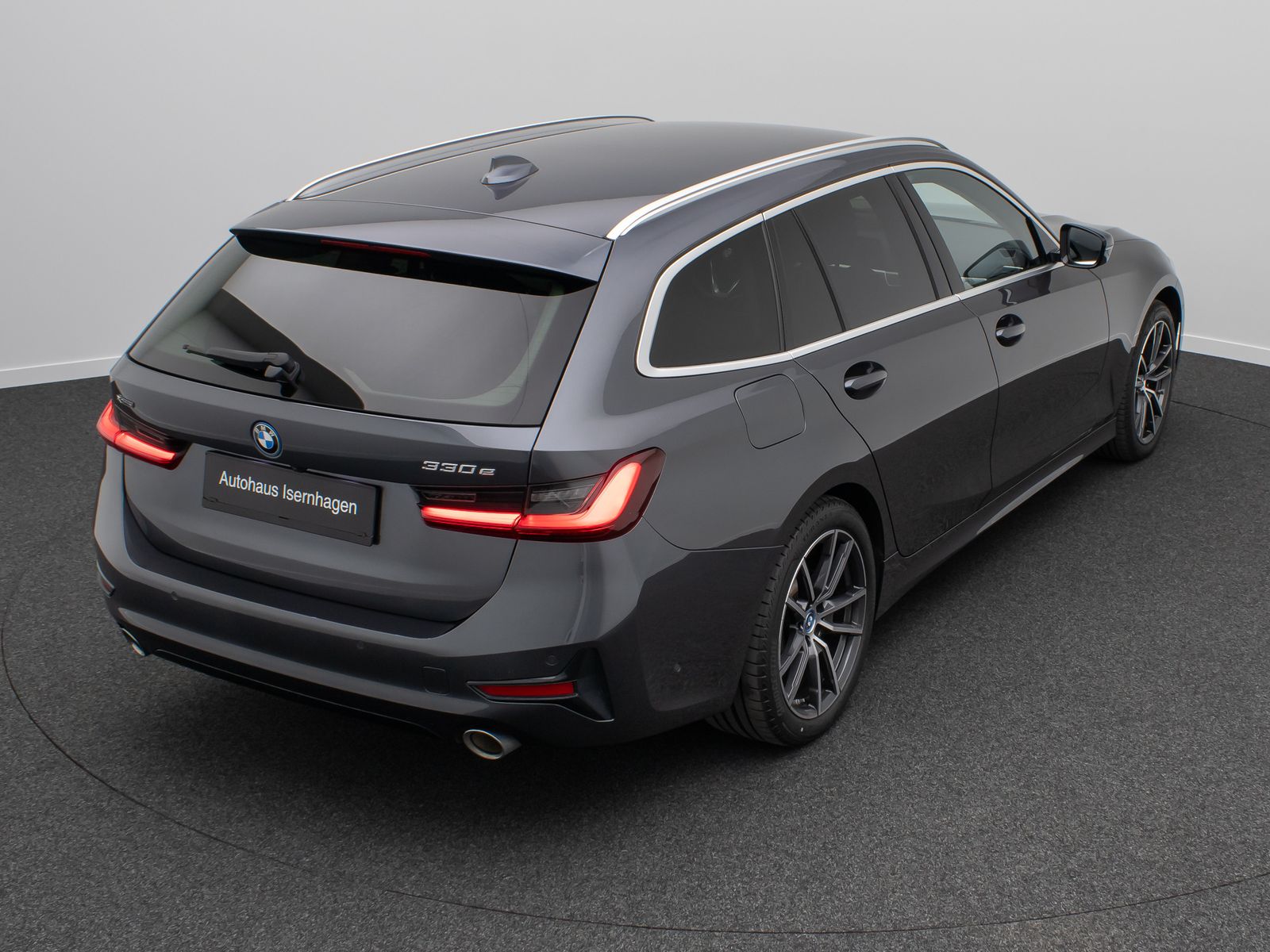 Fahrzeugabbildung BMW 330e xD Sport Line DAB Kamera AHK Alarm 18Zoll