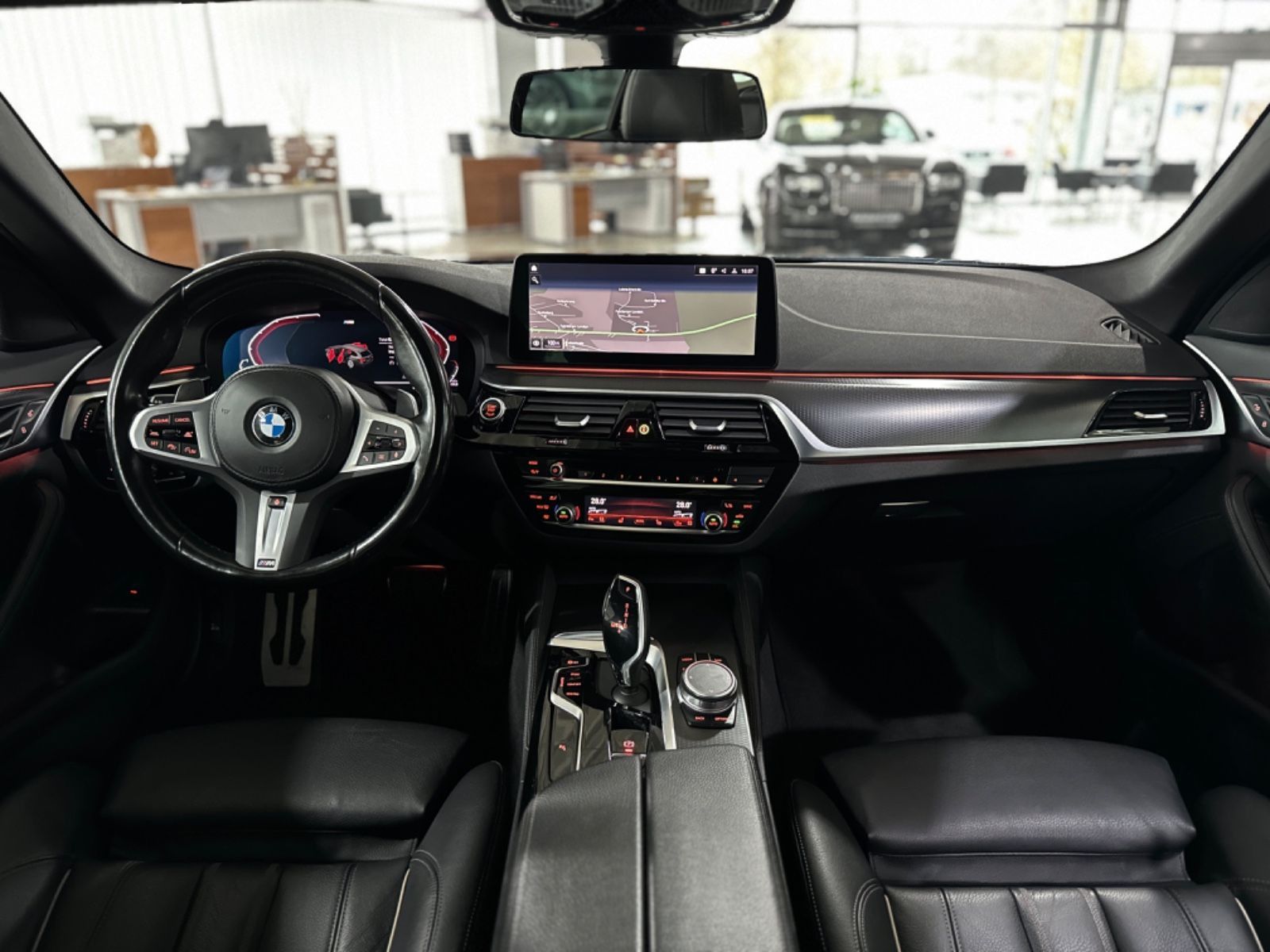 Fahrzeugabbildung BMW 520d M Sport Kamera HiFi DAB DisplayKey Komfort