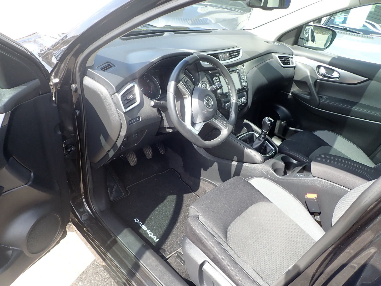 Fahrzeugabbildung Nissan Qashqai N-Connecta 1.6 DIG-T