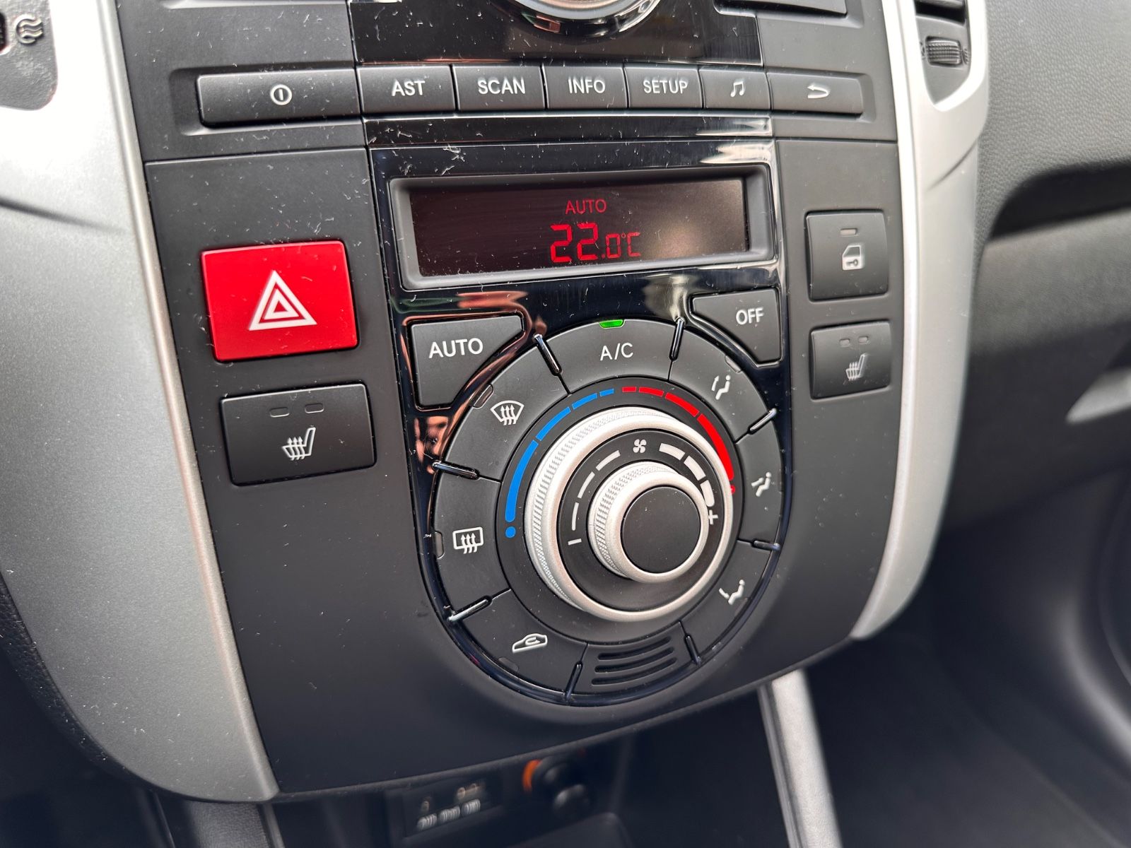 Fahrzeugabbildung Kia Venga 1.4 FIFA World Cup Edition SHZG/BT/Keyless
