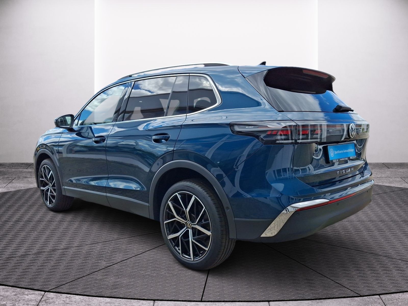 Volkswagen Tiguan Elegance 2,0 TSI 4Motion Matrix AHK HuD foto 5