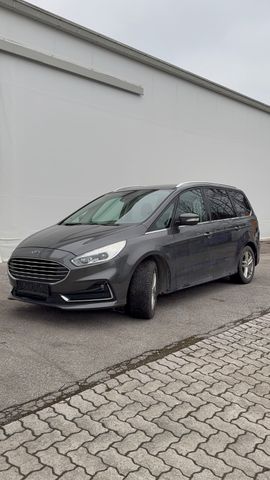 Ford Galaxy Titanium