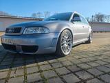 Audi RS4 2.7 quattro - - silberne Audi RS4