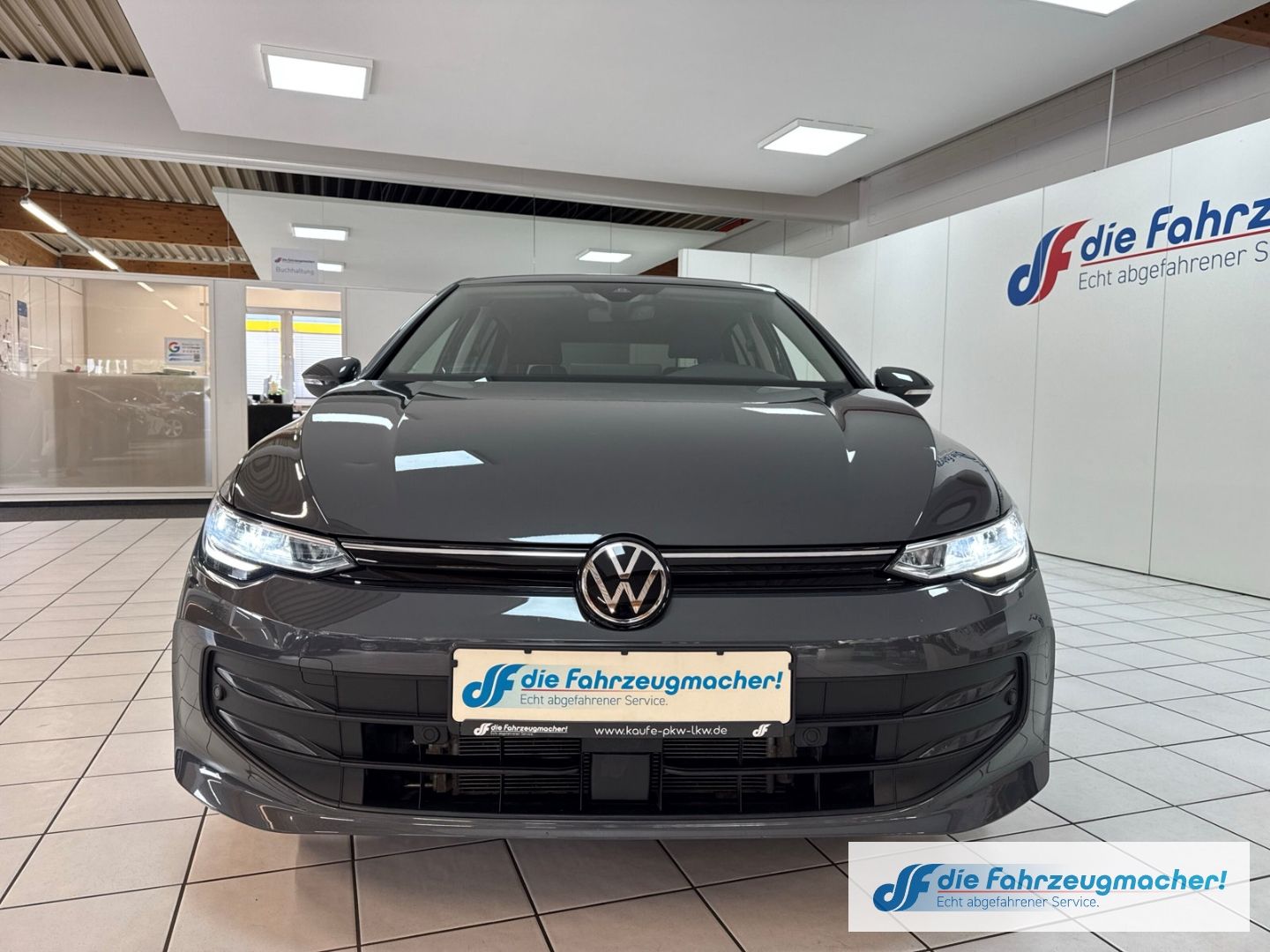 Fahrzeugabbildung Volkswagen Golf VIII 2.0 TDI 110 kW Life Digitales Cockpit