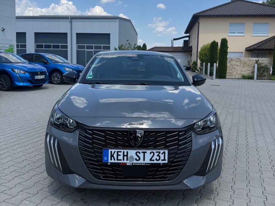Peugeot 208 — hlavná fotografia