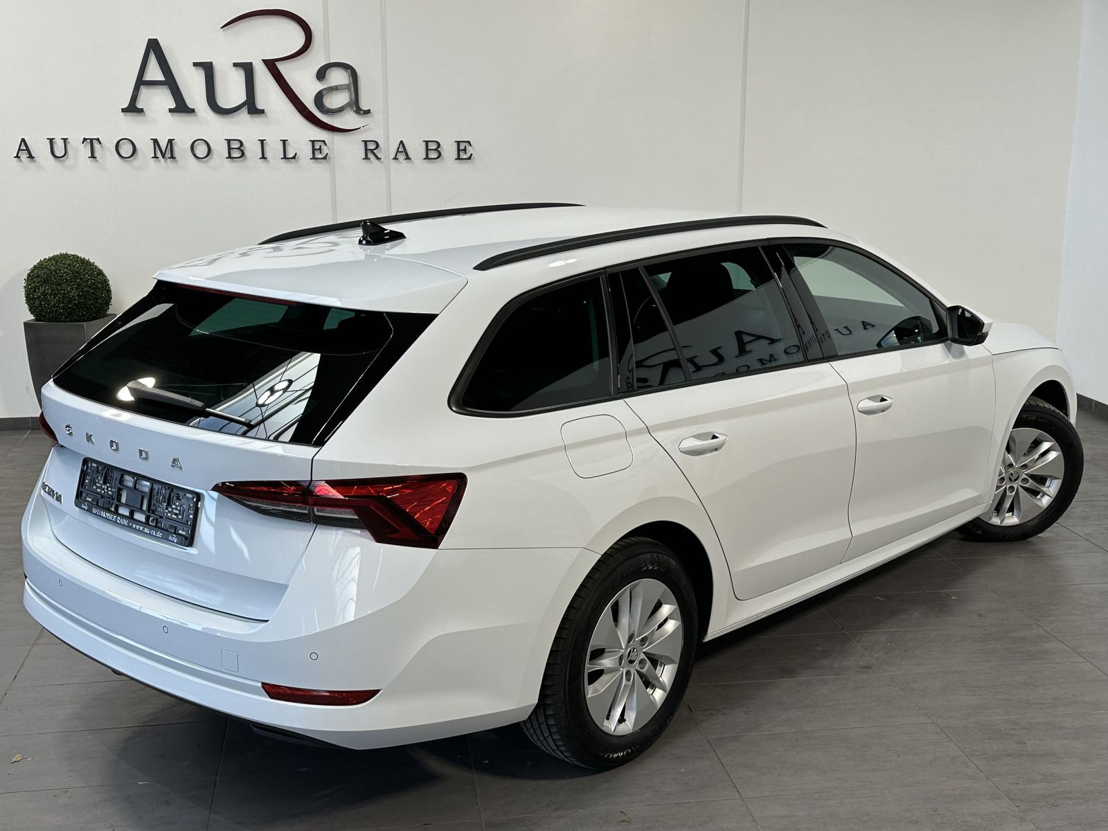 Fahrzeugabbildung SKODA Octavia Combi 2.0 TDI DSG Ambition NAV+LED+VCOCK