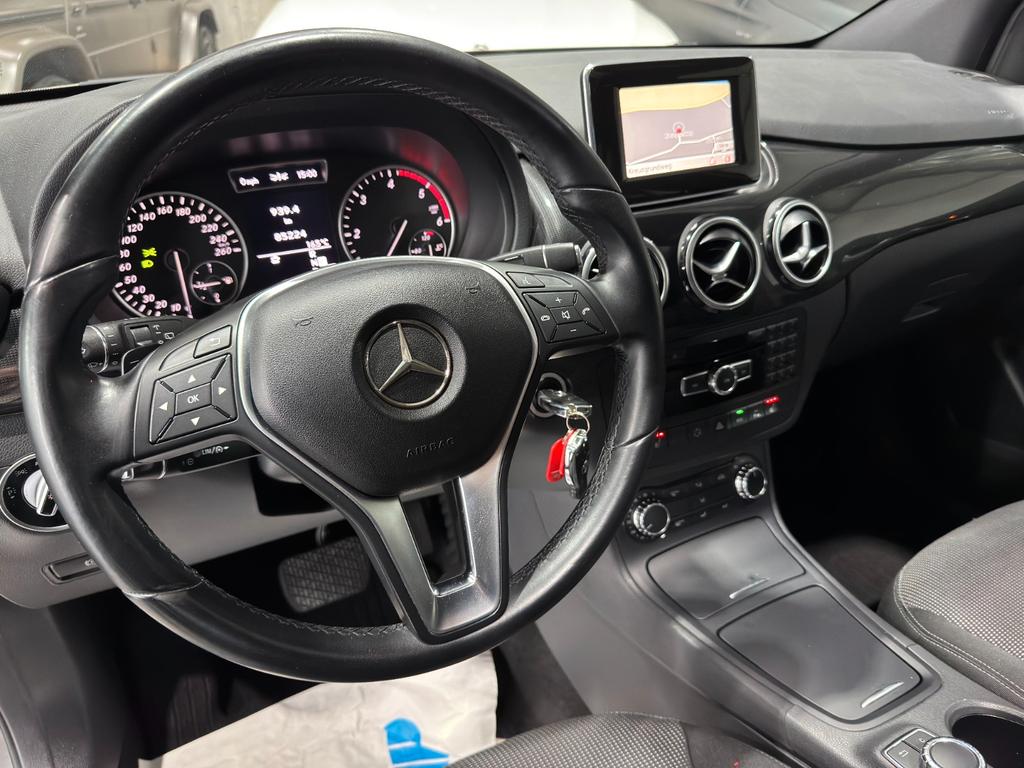 Mercedes-Benz B 180