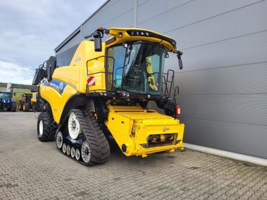 New Holland CR 8.90 Raupe