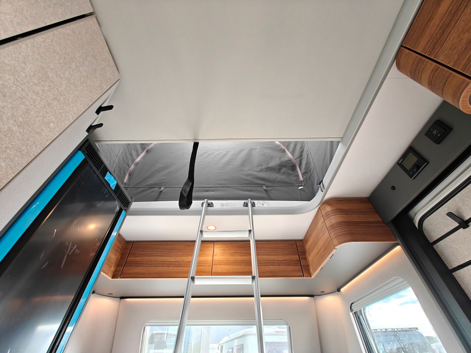 Fahrzeugabbildung HYMER / ERIBA / HYMERCAR Feeling 442 SD - MESSE-NEUHEIT 2026! -