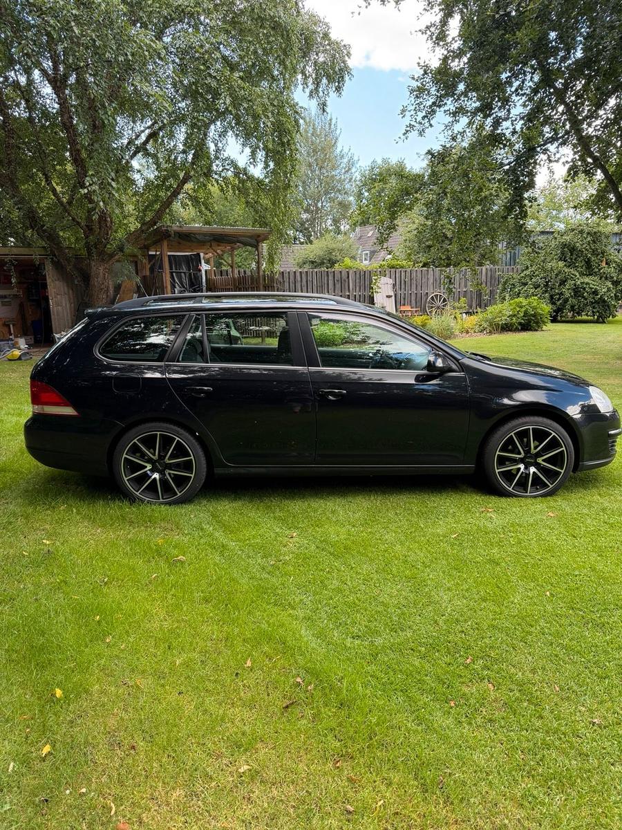 Volkswagen Golf 2009 — engine 105 HP (77kW)