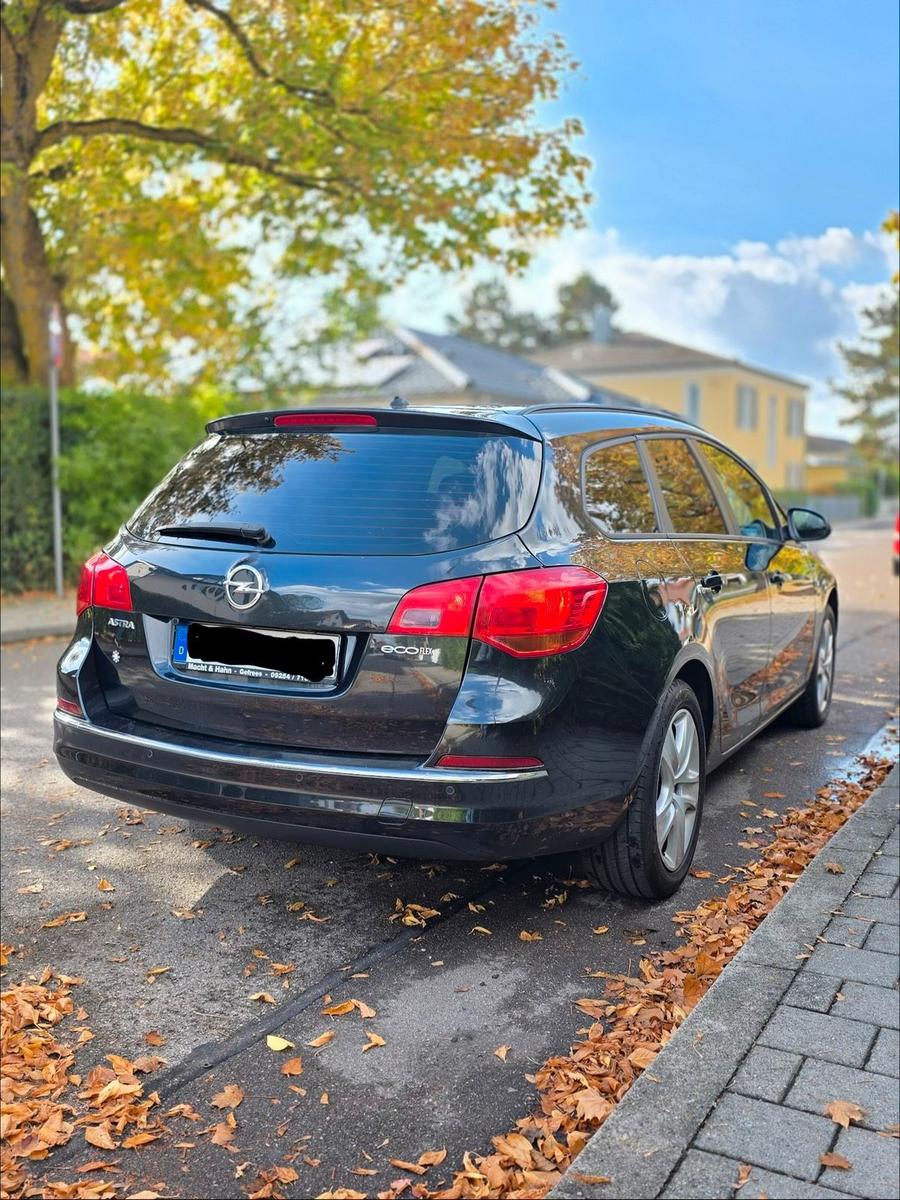 Opel Astra 2014 — photo 5