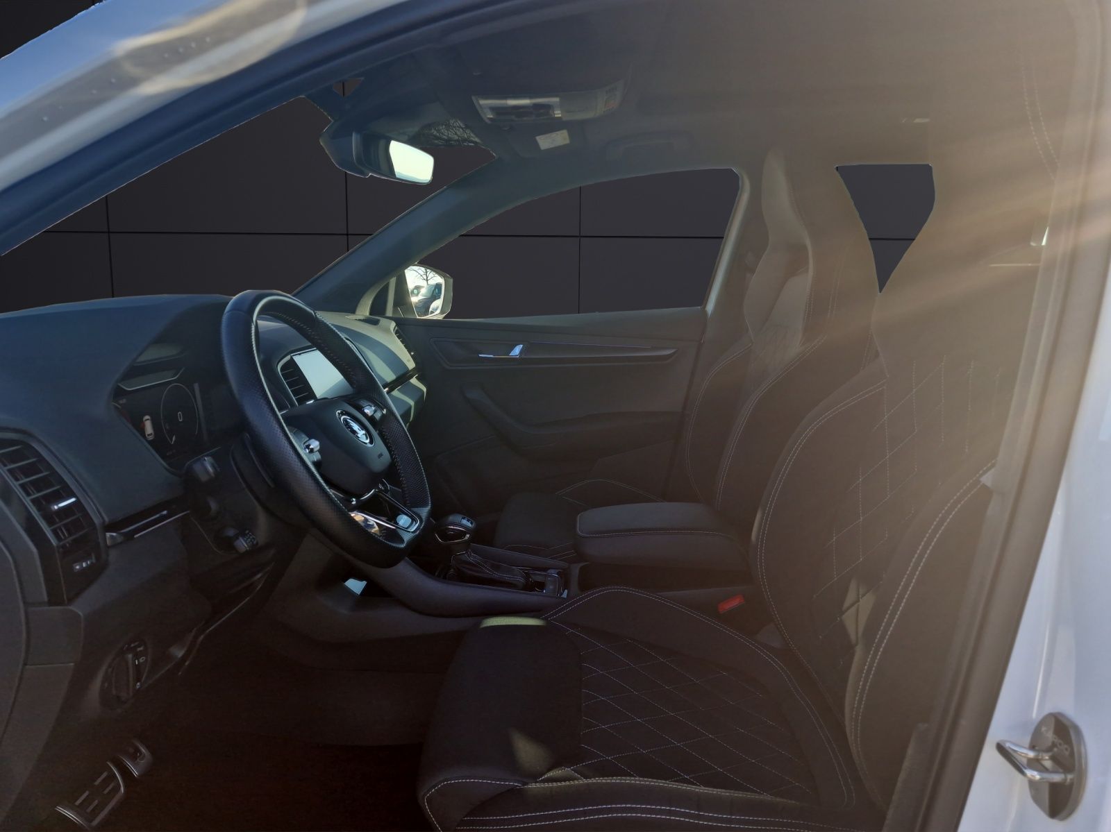 Fahrzeugabbildung SKODA Karoq TDI Sportline 4x4 Matrix PANO ACC Kamera36