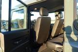 Land Rover Defender 110 td4 * fast ein Neuwagen * - Land Rover Defender in Mönchengladbach