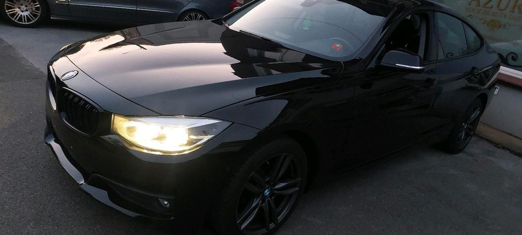 Image of BMW 320