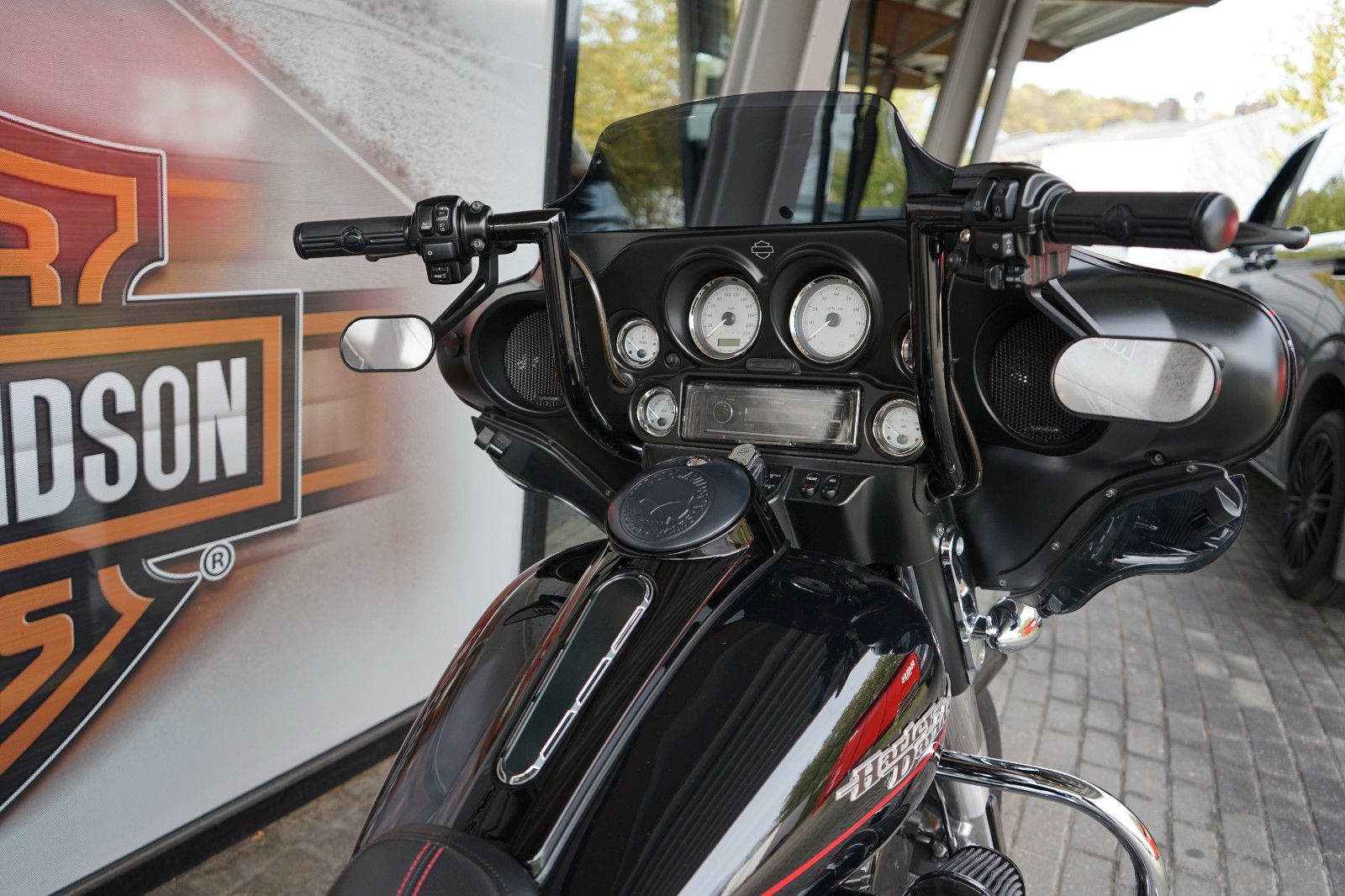 Fahrzeugabbildung Harley-Davidson Street Glide Bagger FLHX mit viel Zubehör