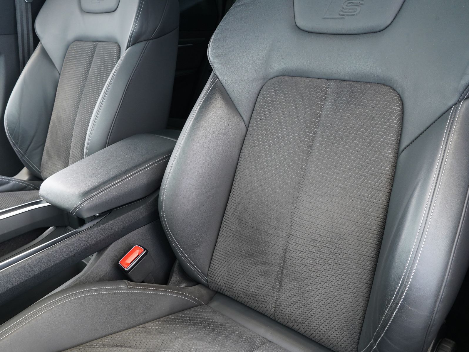 Fahrzeugabbildung Audi e-tron 55 quattro 2x S line MATRIX/B&O/AHK/SOH