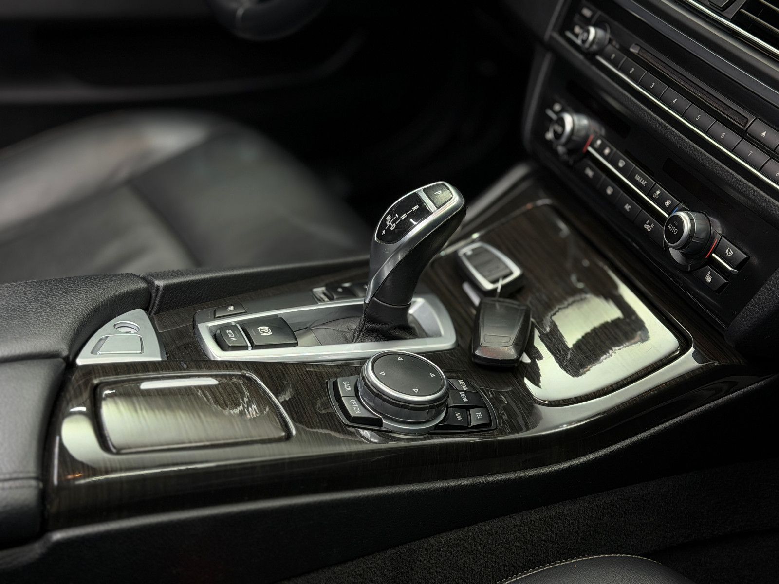 Fahrzeugabbildung BMW 535d Limousine|HuD|HIFI|STANDHZG|NAVI|LEDER