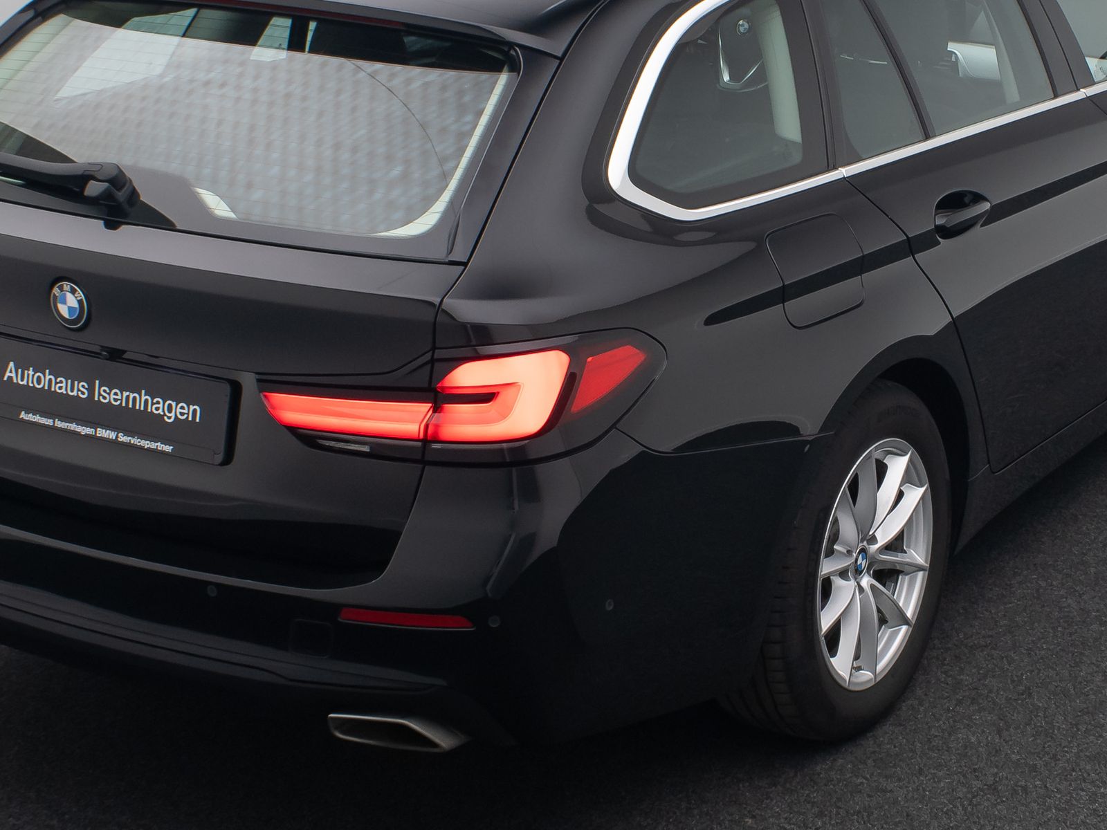 Fahrzeugabbildung BMW 520d DriveAssist AHK 4xKlima Alarm DAB Kamera