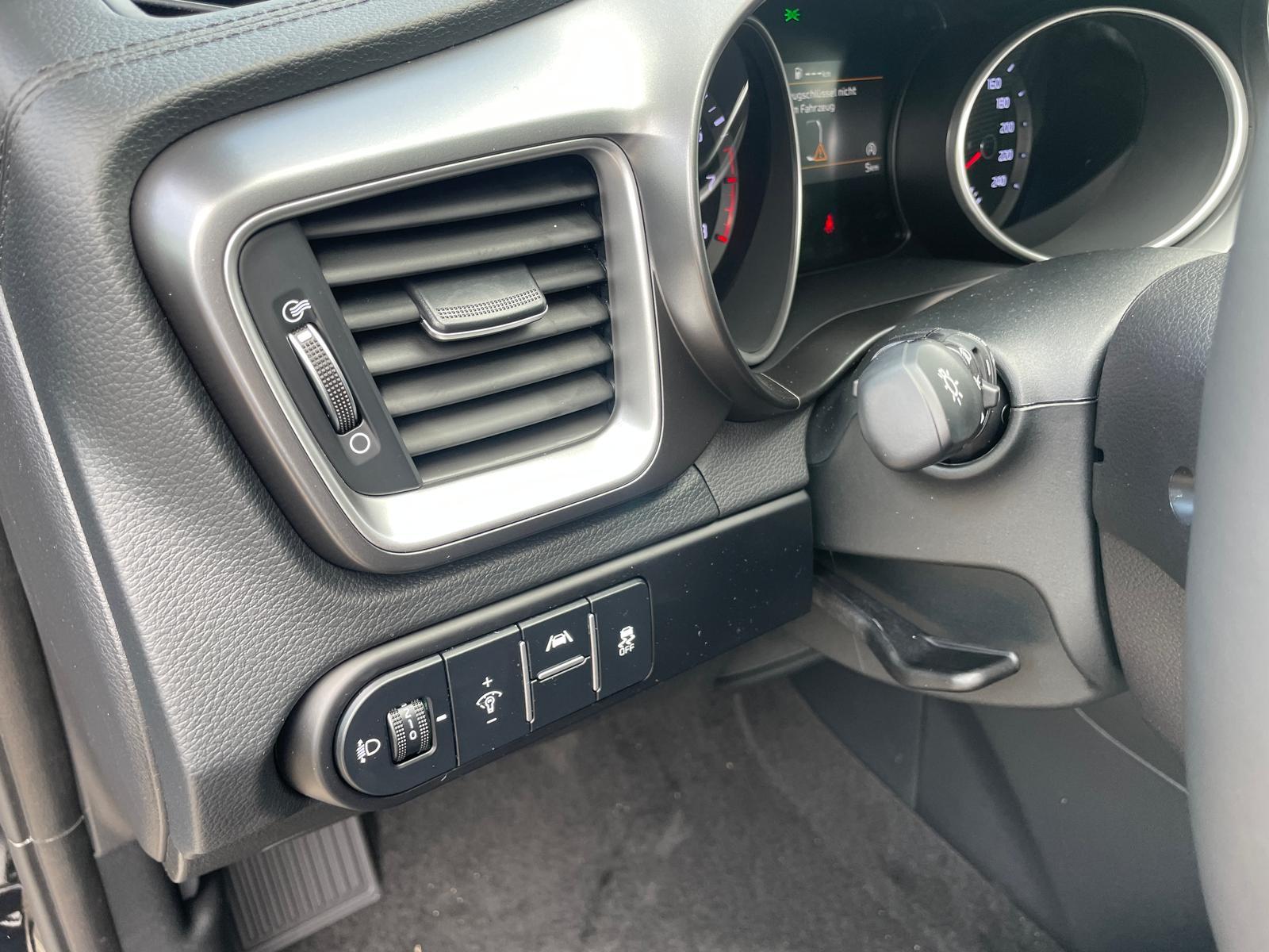 Kia CEED SW 1.5T DCT7 KEYLESS LED PDC V+H 17´´ALU