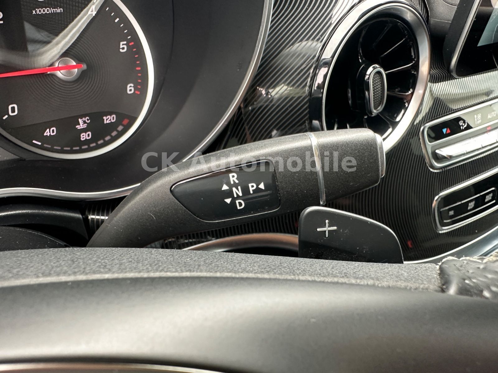 Fahrzeugabbildung Mercedes-Benz V 250d Edition 4MATIC Kompakt AMG-Line / 6 Sitze
