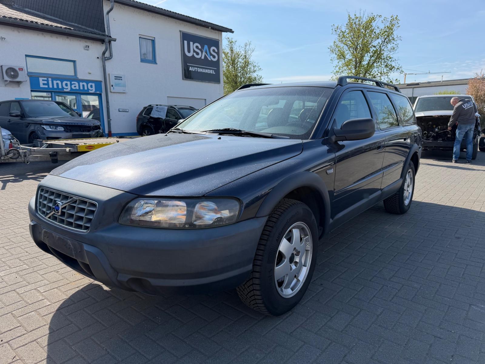 Volvo XC70 2.5T AWD Premium TÜV: 10.2027 Reifen NEU