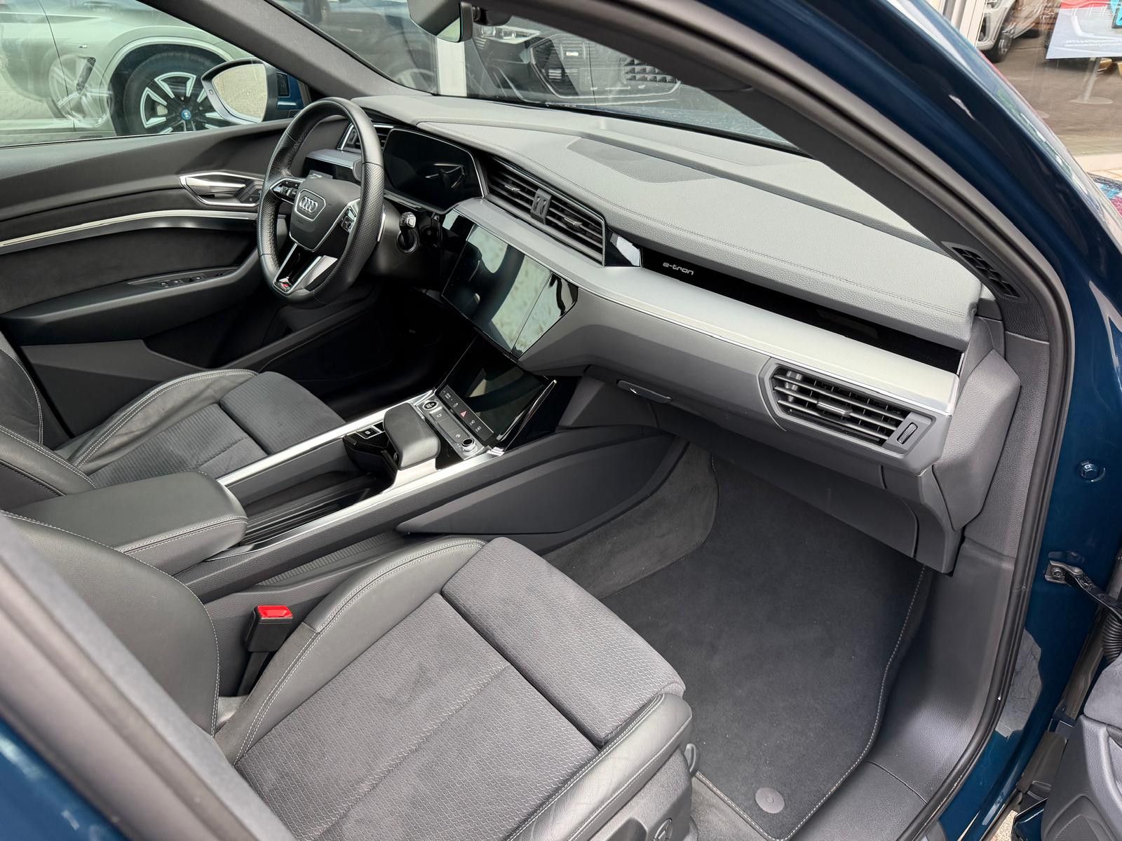 Fahrzeugabbildung Audi e-tron 50 QUATT S LINE 20"+LEDER+LUFT+ACC+KAM+