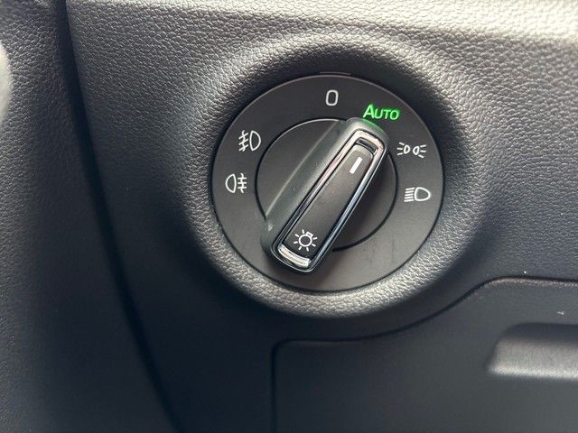 Fahrzeugabbildung SKODA Scala 1.5TSI DSG Selection +NAVI+RFK+SHZ+PDC+LED