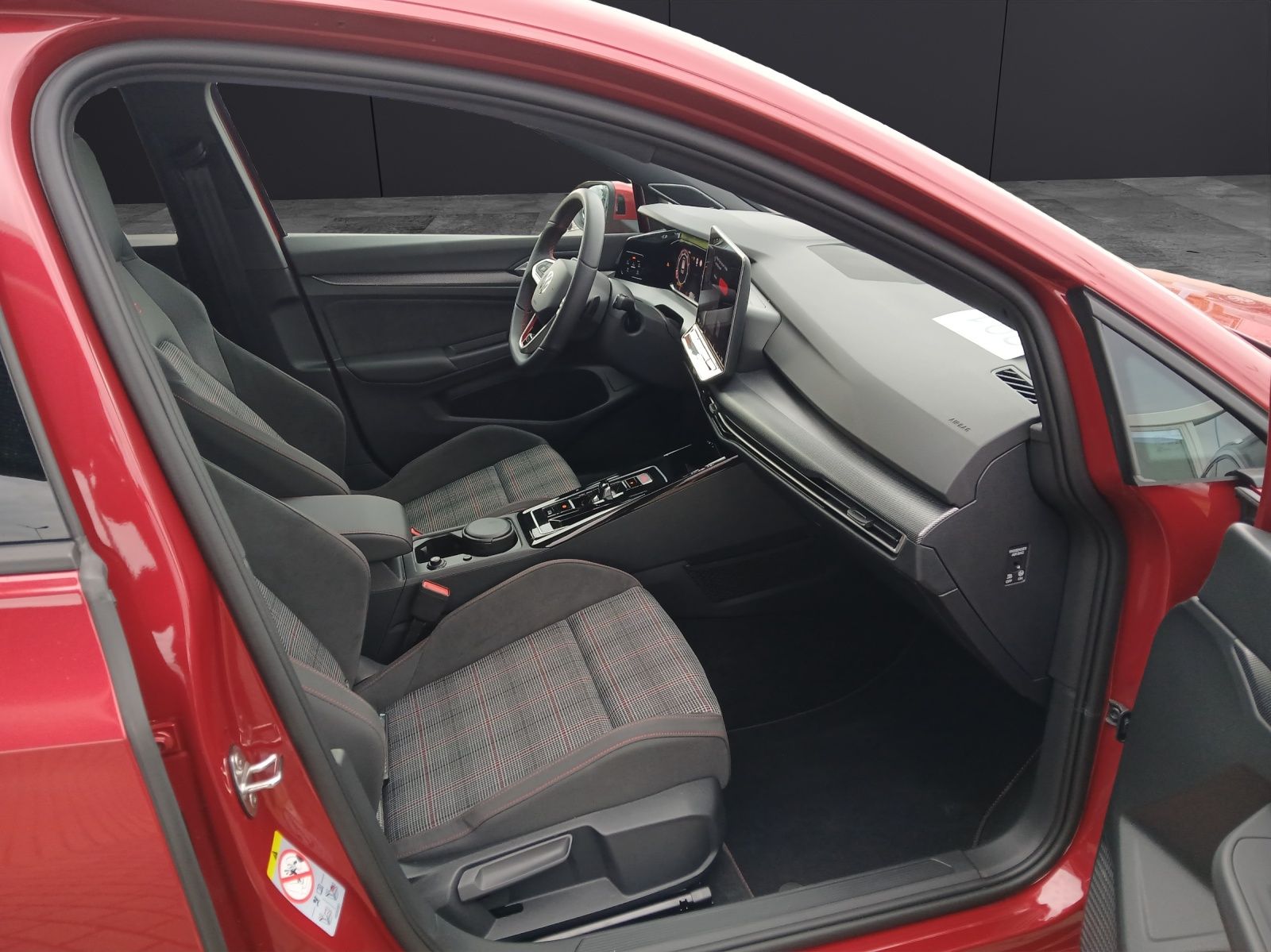 Fahrzeugabbildung Volkswagen Golf VIII GTI DSG Matrix AHK Navi Harman AID ACC