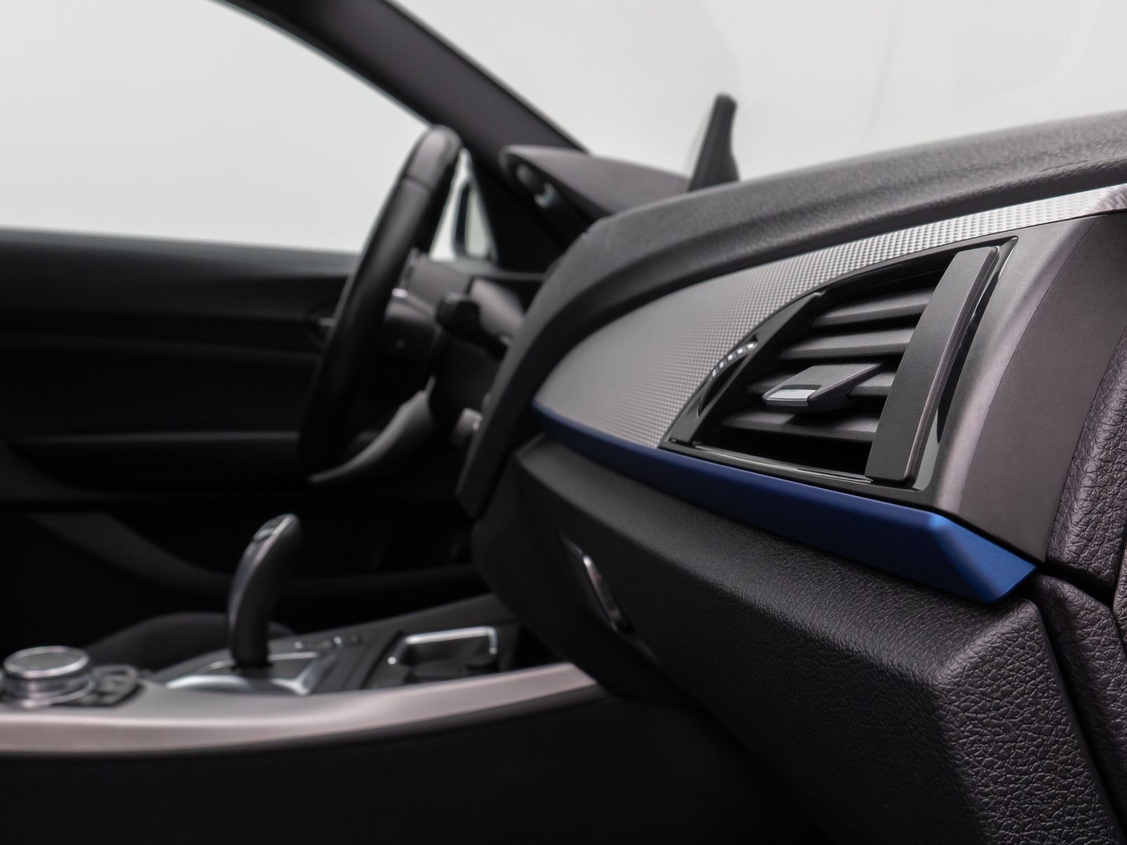 Fahrzeugabbildung BMW 228i Coupé M Sport NaviPro DAB HiFi Xenon PDC