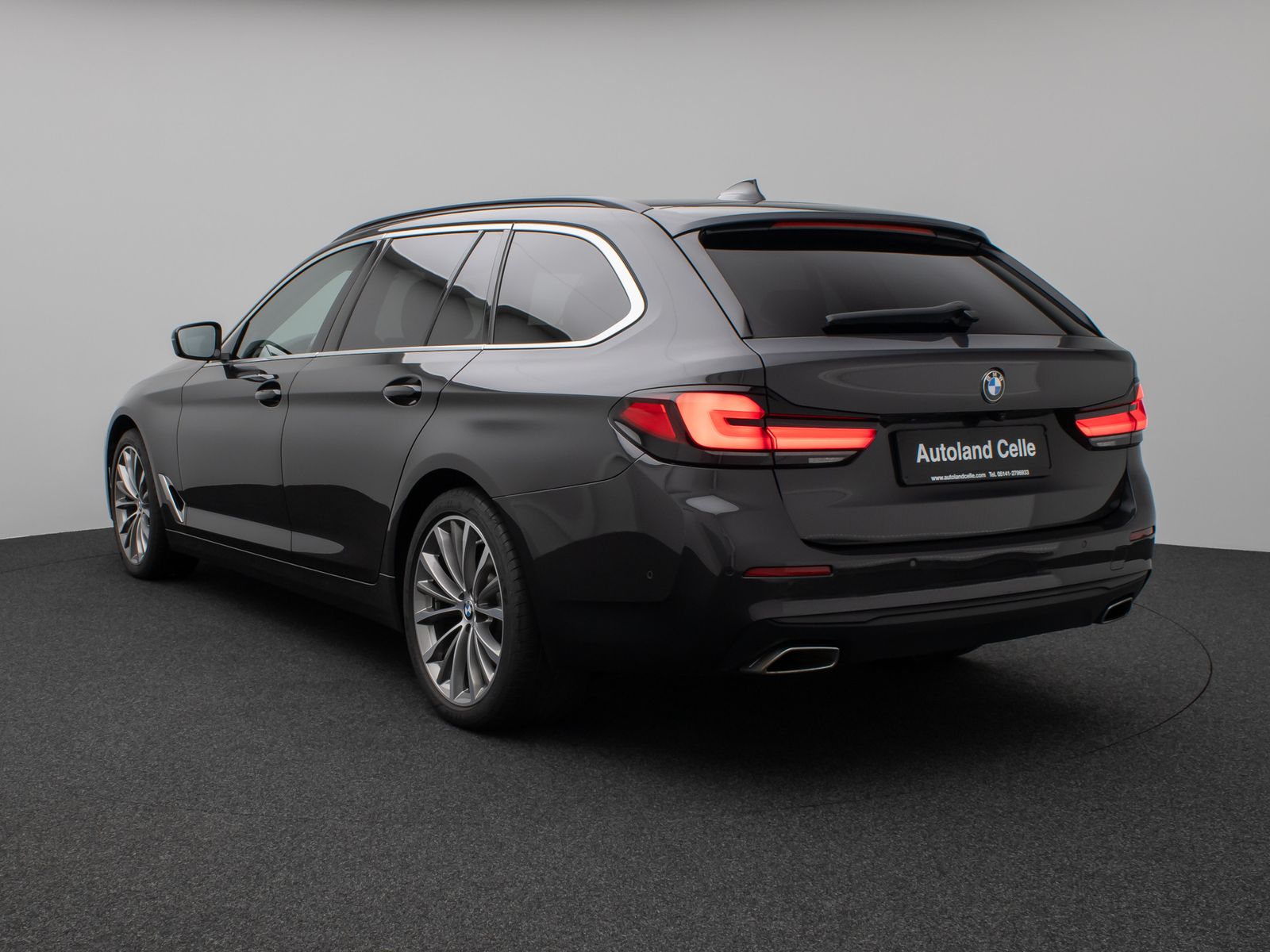 Fahrzeugabbildung BMW 520d xD Kamera HUD DAB H/K Fernlichtassist Alarm