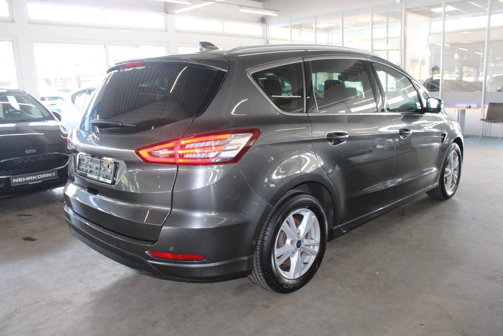 Fahrzeugabbildung Ford S-Max Titanium Aut. LED ACC 2xCAM WinterPak. uvm