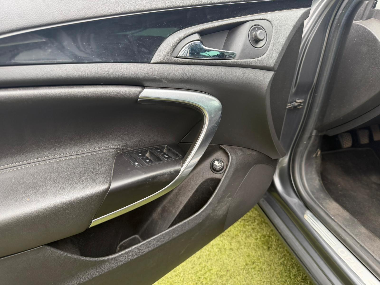 Opel Insignia SportsTourer Innovation S-Heft / 2.HD!