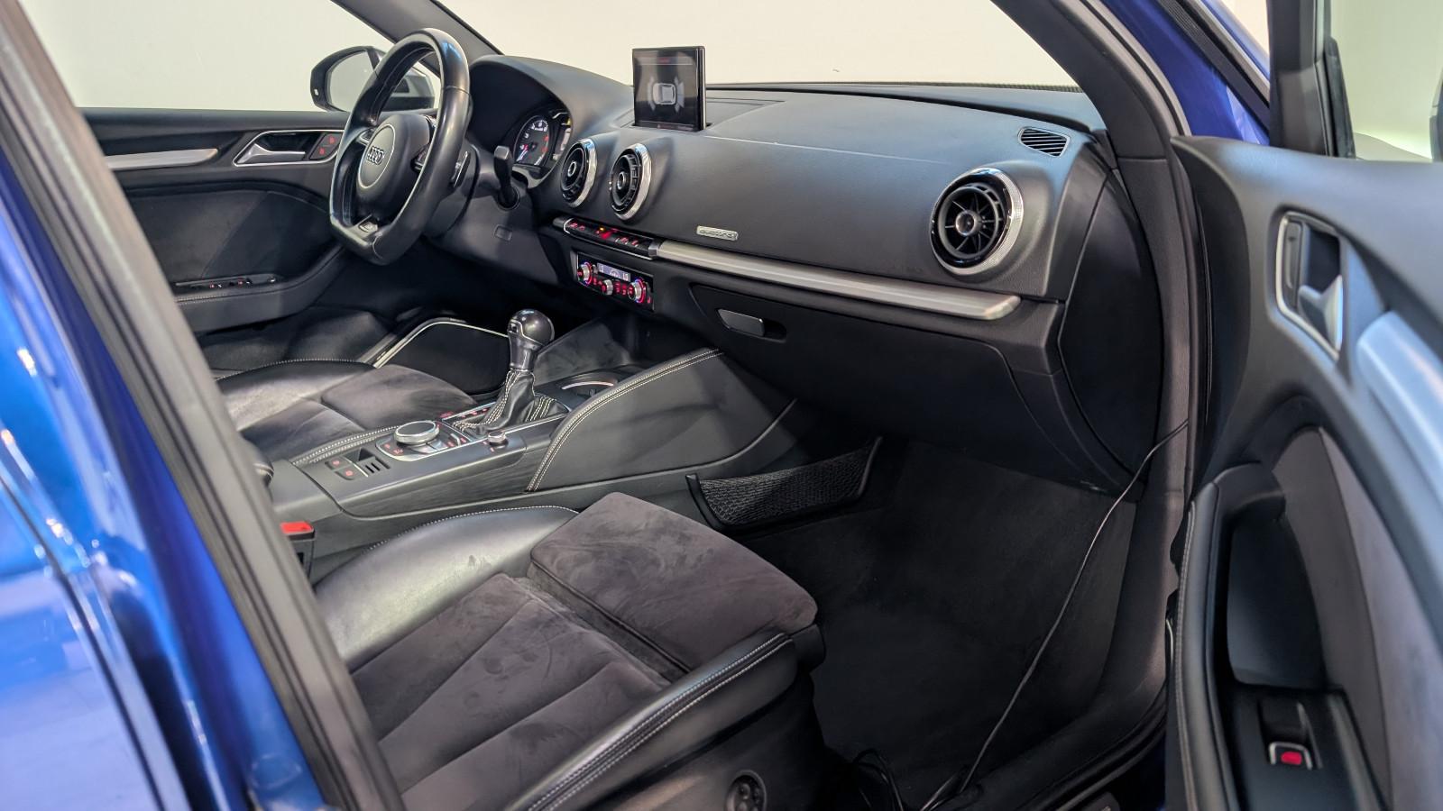 Audi S3 Sportback 2.0 TFSI 300 ch BVA quattro / Bang & Olufsen / Magnetic Ride / Alcantara-Cuir / Jantes 19"