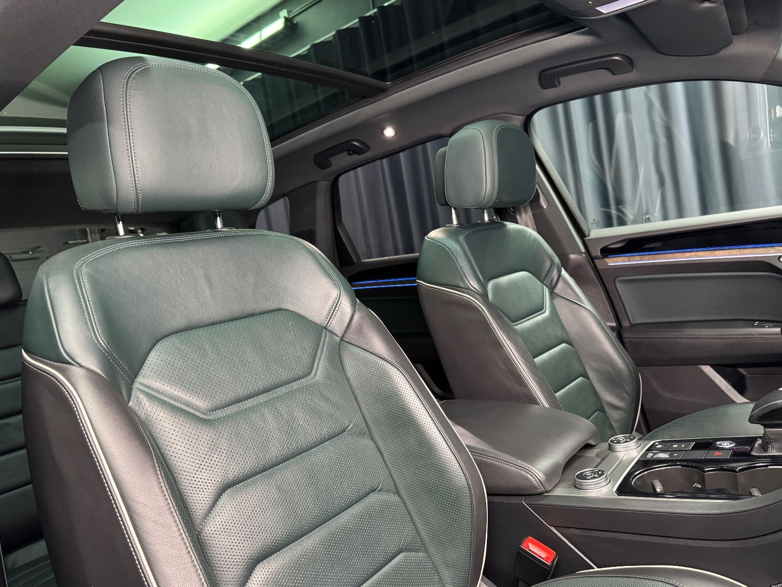 Fahrzeugabbildung Volkswagen Touareg 4.0 TDI V8 Atmosphere 4Motion|R-LINE|AHK