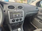 Ford Focus 1.4  - Ford Focus aus 2007 mit Benzin-Antrieb: Limousine