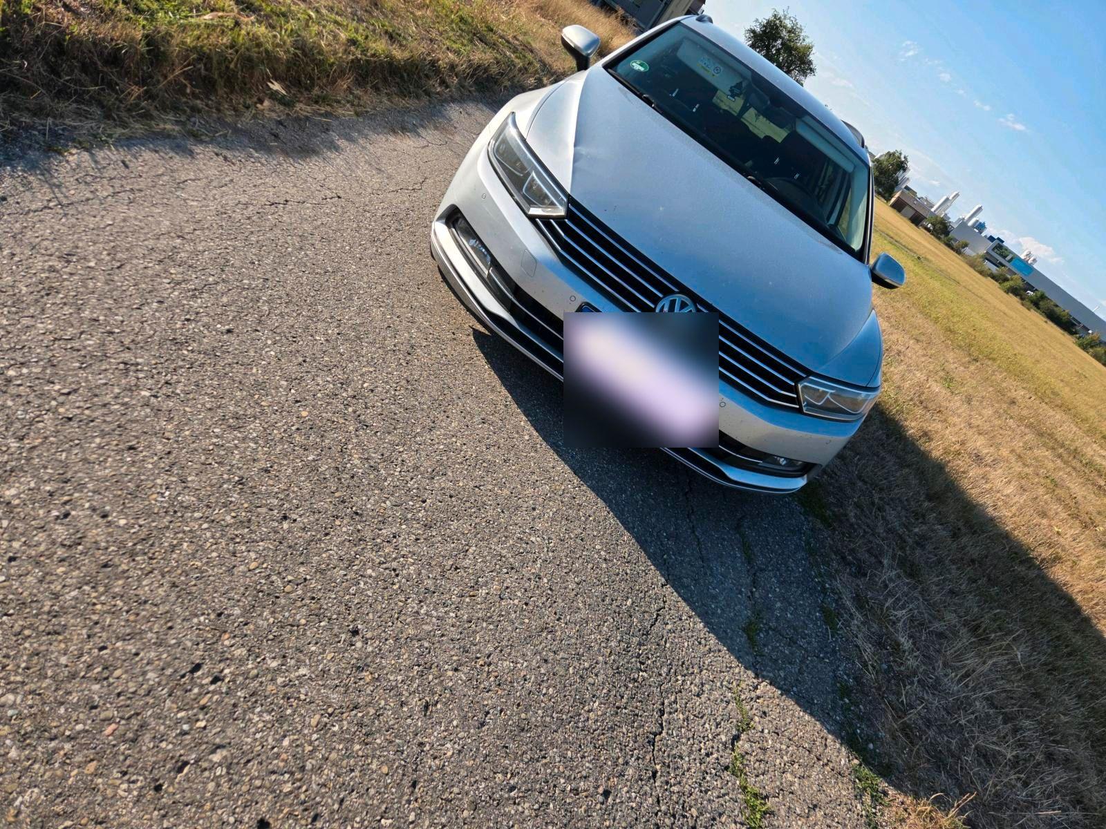 Volkswagen Passat 2015 — rear view