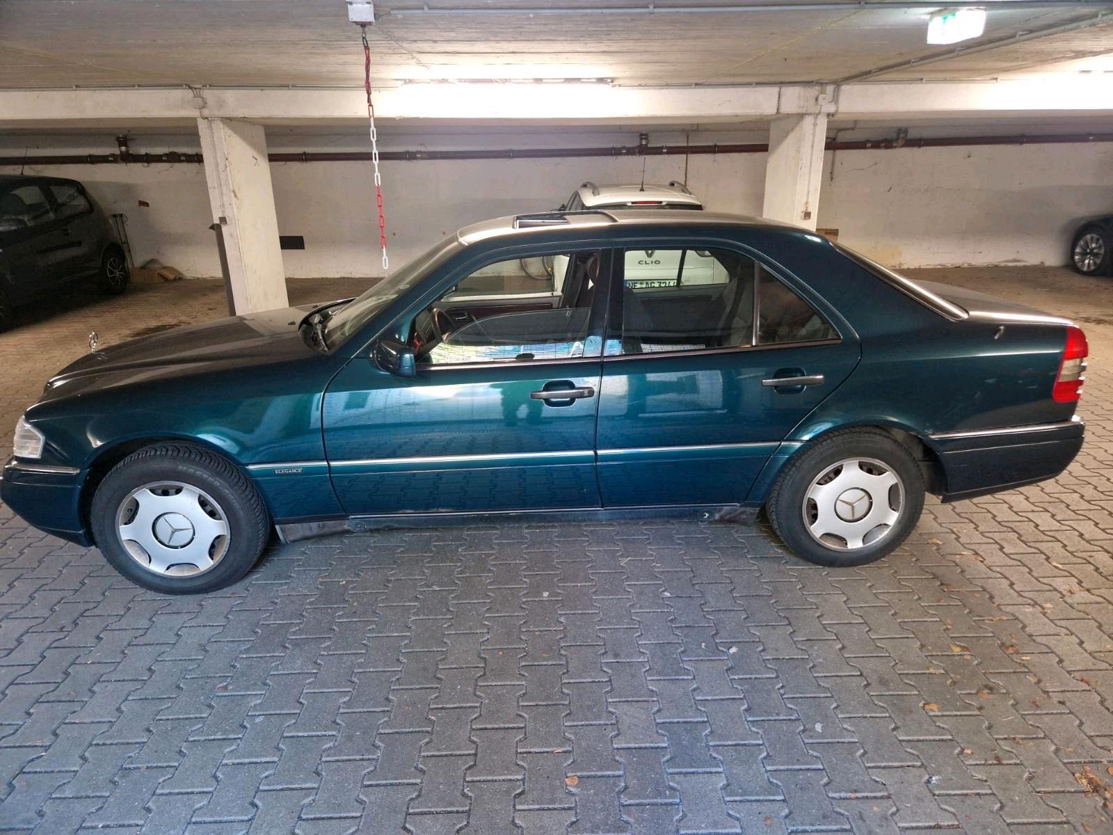 Mercedes-Benz 220