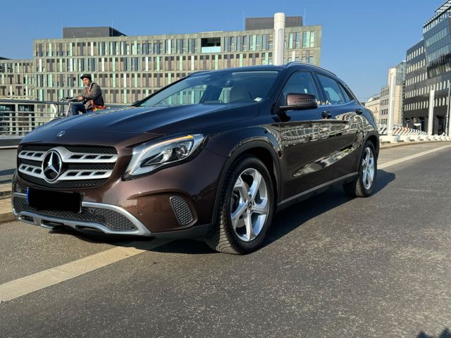 MERCEDES-BENZ GLA 250 Urban